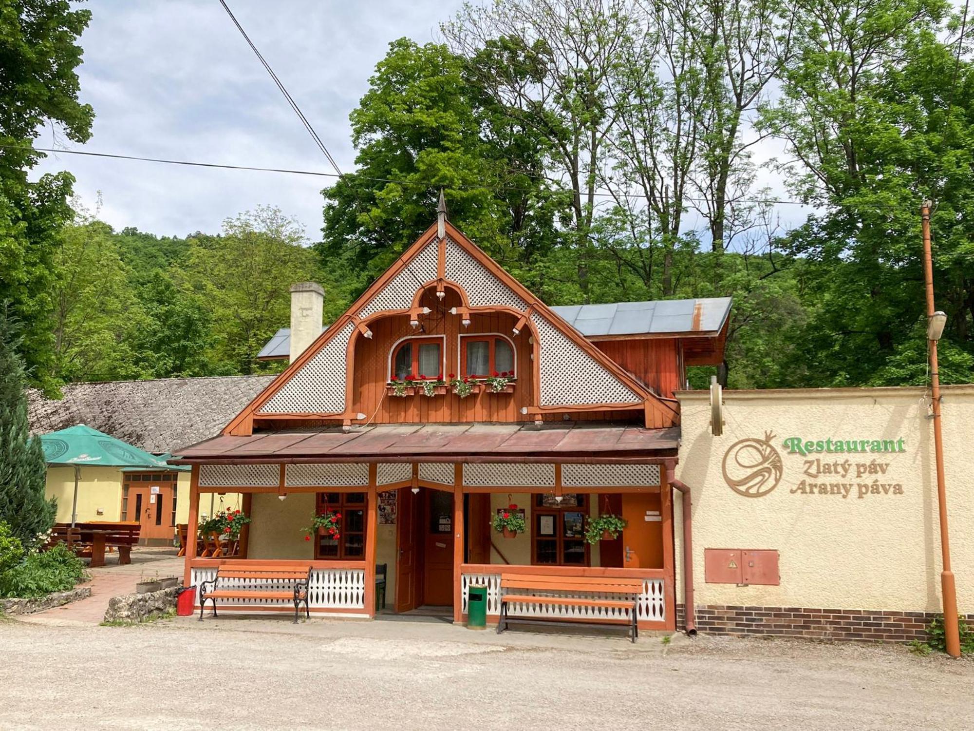 Zlaty Pav *